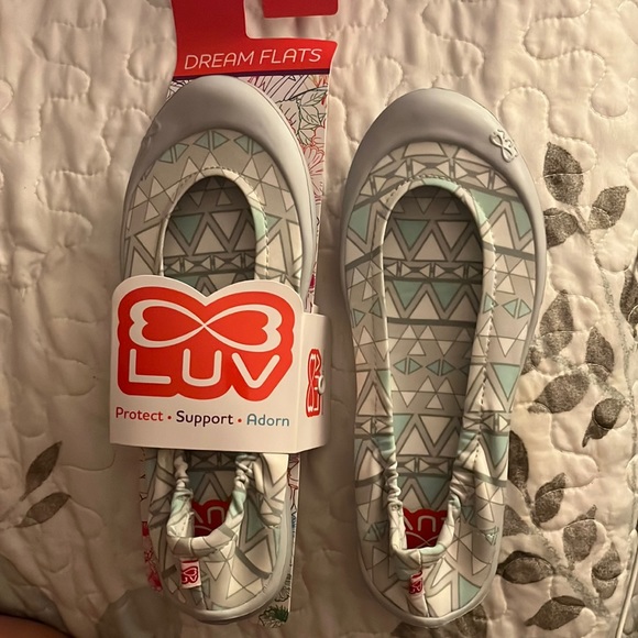 1/$10 or 2/$15 LUV DREAM FLATS Aztec Grey Euro size 32 (1) - Picture 1 of 4